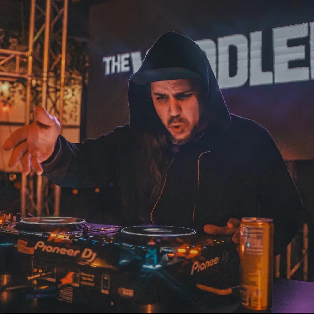 THE WIDDLER